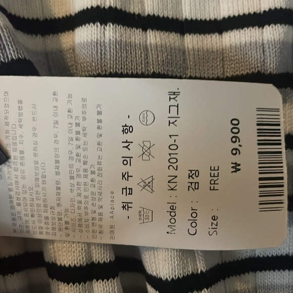 Black and grey light weight sweater - Picture 3 of 3